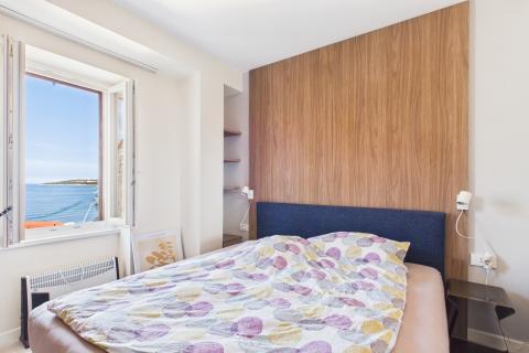 Rovinj, novouređeni hotel s terasom/barom pogled more