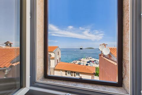 Rovinj, novouređeni hotel s terasom/barom pogled more