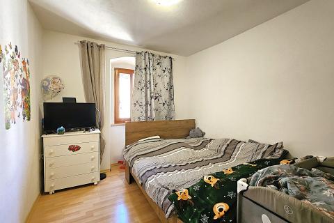 Istra, Buje- autohtona kuća s 4 stana