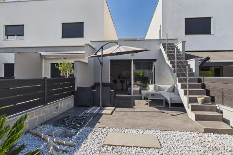 Novigrad &ndash; Moderno appartamento con una camera da letto e ampia terrazza in affitto a lungo termine