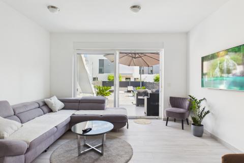 Novigrad &ndash; Moderno appartamento con una camera da letto e ampia terrazza in affitto a lungo termine