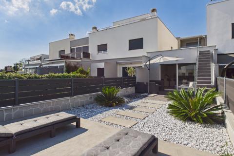 Novigrad &ndash; Moderno appartamento con una camera da letto e ampia terrazza in affitto a lungo termine