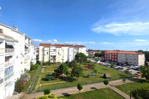 Istra,Umag-Obiteljski stan na odličnoj lokaciji,pogled more