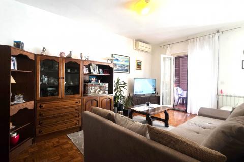 Istra,Umag-Obiteljski stan na odličnoj lokaciji,pogled more