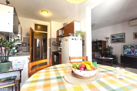 Istra,Umag-Obiteljski stan na odličnoj lokaciji,pogled more