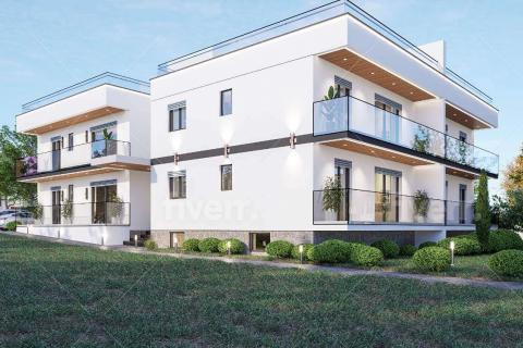 Istra, Umag - stan novogradnja, terasa, parking, pogled na more