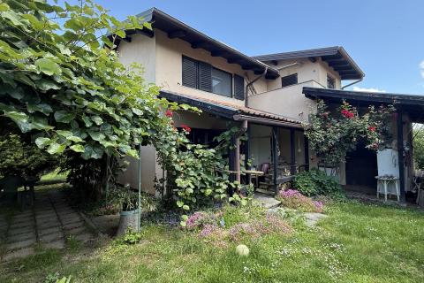 Križ, Bunjani, Samostojeća kuća s imanjem