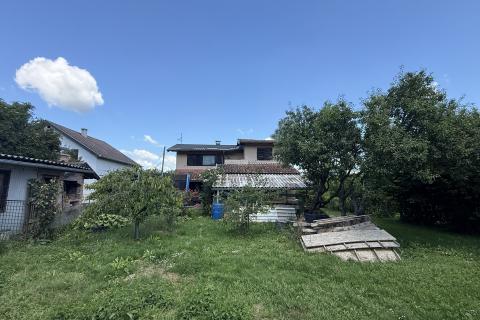 Križ, Bunjani, Samostojeća kuća s imanjem