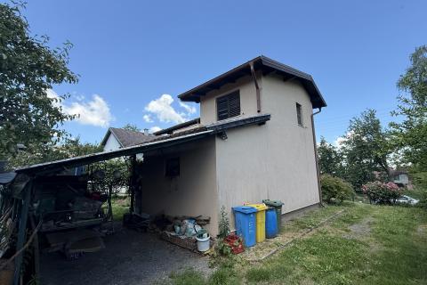 Križ, Bunjani, Samostojeća kuća s imanjem