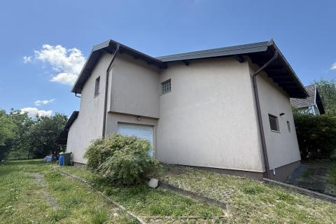 Križ, Bunjani, Samostojeća kuća s imanjem