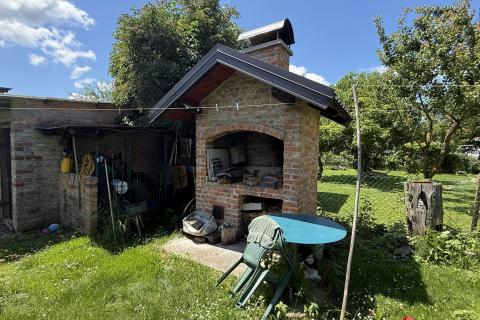 Križ, Bunjani, Samostojeća kuća s imanjem