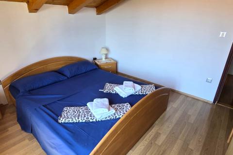 Rovinj, kvalitetan stan u centru, mirna ulica, 3 spavaće sobe, terasa