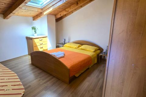 Rovinj, kvalitetan stan u centru, mirna ulica, 3 spavaće sobe, terasa