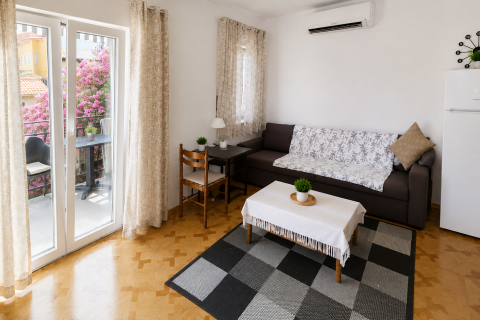 Rovinj, Wohnung im historischen Stadtzentrum, Neubau, in einer ruhigen, verkehrsfreien Stra&szlig;e gelegen, mit Terrasse.