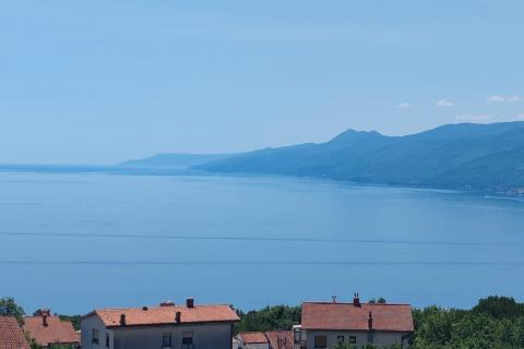 Kastav, Ćikovići - potkrovlje 105 m2, terasa, pogled