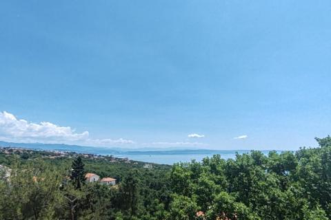Kastav, Ćikovići - potkrovlje 105 m2, terasa, pogled