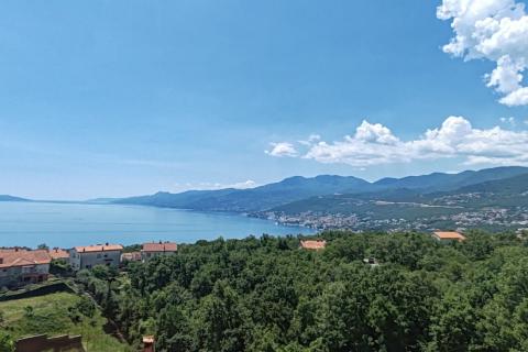 Kastav, Ćikovići - potkrovlje 105 m2, terasa, pogled
