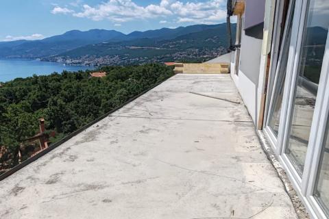 Kastav, Ćikovići - potkrovlje 105 m2, terasa, pogled