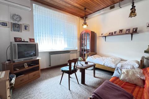 Ogulin, samostojeća kuća, garaža