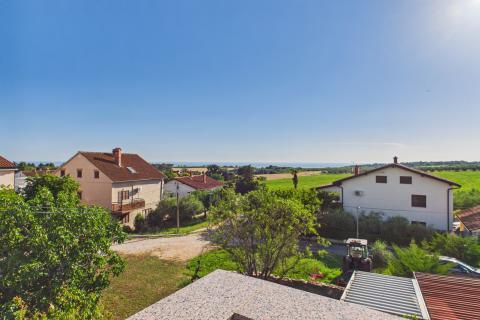 Istrien, Novigrad &ndash; 300 m vom Meer | Wohnung in der historischen Villa Adorno mit Meerblick