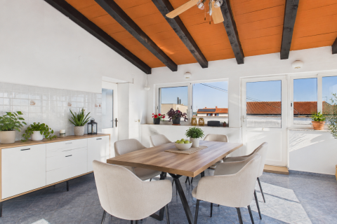 Istrien, Novigrad &ndash; 300 m vom Meer | Wohnung in der historischen Villa Adorno mit Meerblick