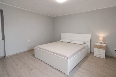 Casa a schiera ristrutturata con giardino e vista mare in vendita