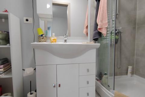 Casa a schiera ristrutturata con giardino e vista mare in vendita