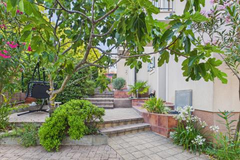 Jadranovo &ndash; Appartamento con giardino vicino al mare