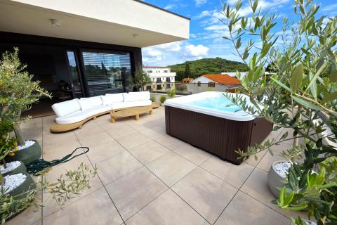 Rovinj, PENTHOUSE in a new building + garage + parking space - close to the sea - 172 m&sup2;