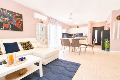 Istria, Cittanova &ndash; Casa indipendente su un unico livello con piscina