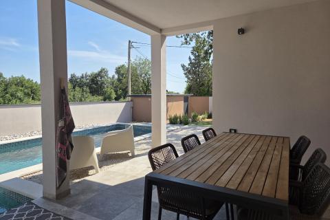 Istra, Svetvinčenat &ndash; Moderna prizemnica s bazenom