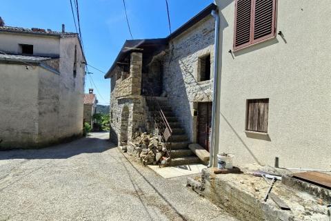 Istra,Buzet,Motovun-kamena kuća u nizu