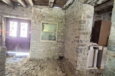 Istra,Buzet,Motovun-kamena kuća u nizu