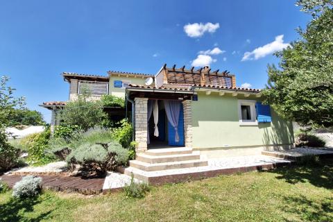 Istria, Svetvinčenat - Casa con piscina e giardino mediterraneo