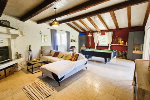Istria, Svetvinčenat - Casa con piscina e giardino mediterraneo