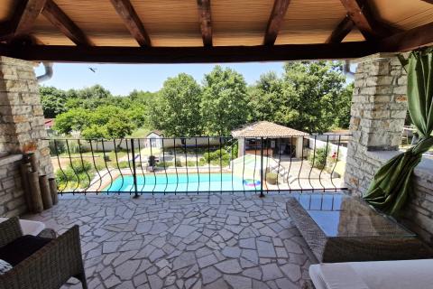 Istria, Svetvinčenat - Casa con piscina e giardino mediterraneo