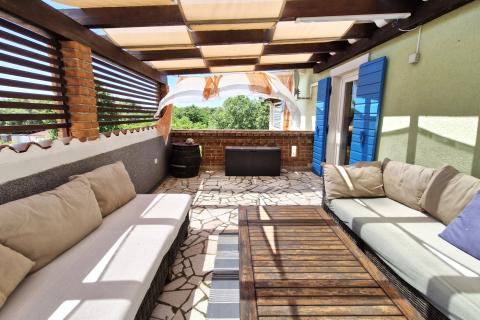 Istria, Svetvinčenat - Casa con piscina e giardino mediterraneo