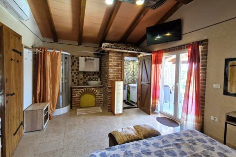 Istria, Svetvinčenat - Casa con piscina e giardino mediterraneo