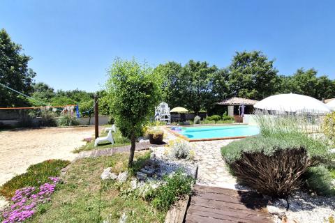 Istria, Svetvinčenat - Casa con piscina e giardino mediterraneo