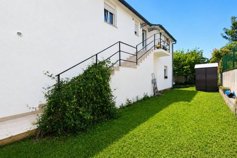 ISTRIA, CITTANOVA &ndash; Casa con appartamenti e terreno edificabile, a soli 800 m dal mare