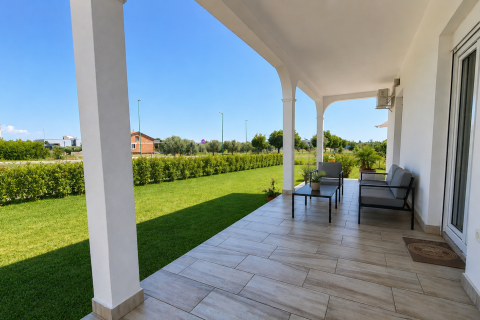 ISTRIA, CITTANOVA &ndash; Casa con appartamenti e terreno edificabile, a soli 800 m dal mare