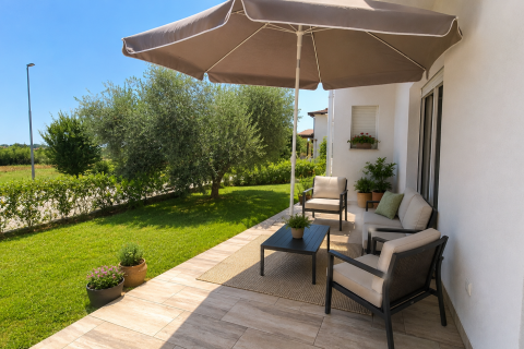 ISTRIA, CITTANOVA &ndash; Casa con appartamenti e terreno edificabile, a soli 800 m dal mare