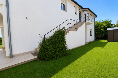 ISTRIA, CITTANOVA &ndash; Casa con appartamenti e terreno edificabile, a soli 800 m dal mare