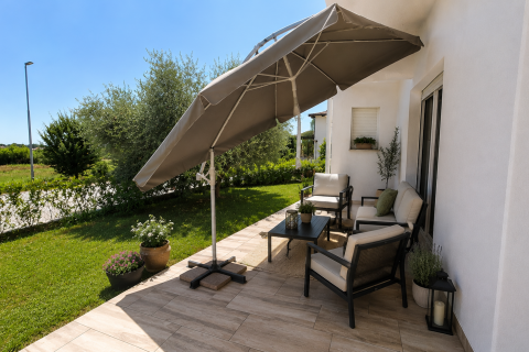 ISTRIA, CITTANOVA &ndash; Casa con appartamenti e terreno edificabile, a soli 800 m dal mare
