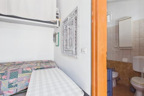 Istria, Rovigno, centro, strada tranquilla, due appartamenti + cortile privato