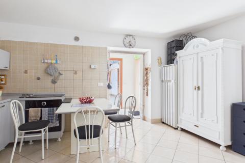 Istria, Rovigno, centro, strada tranquilla, due appartamenti + cortile privato