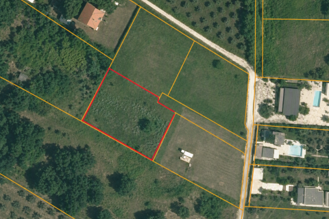 ISTRIA, NOVIGRAD &ndash; Non-Building Plot with Excellent Access, 1,114 m&sup2;