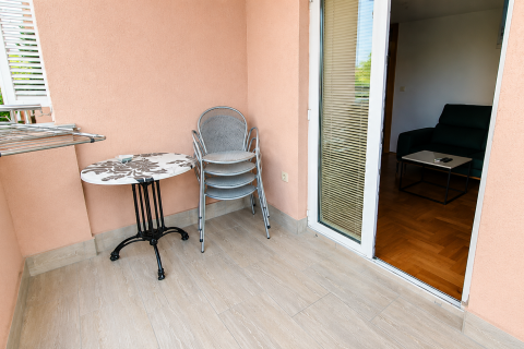 Malinska &ndash; Ground Floor Two-Bedroom Apartment with Private Garden