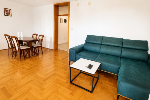 Malinska &ndash; Ground Floor Two-Bedroom Apartment with Private Garden