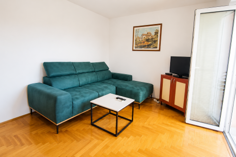 Malinska &ndash; Ground Floor Two-Bedroom Apartment with Private Garden